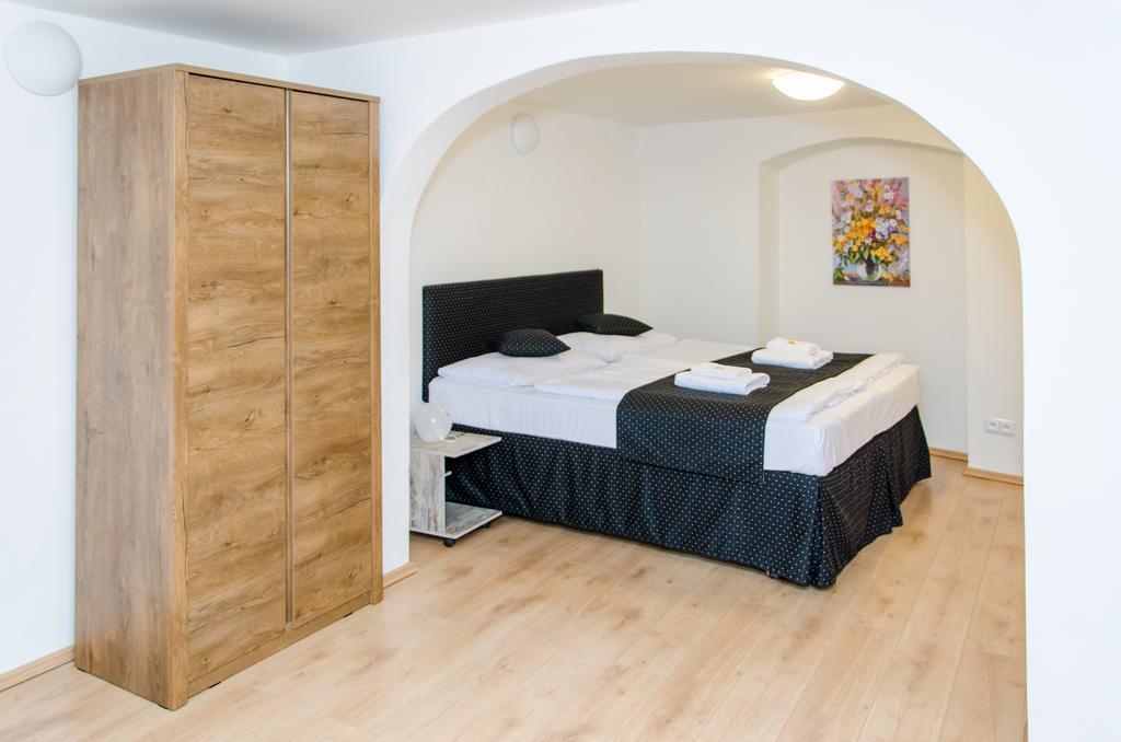 Ferienwohnung U Zeleneho Jalovce Prag Zimmer foto