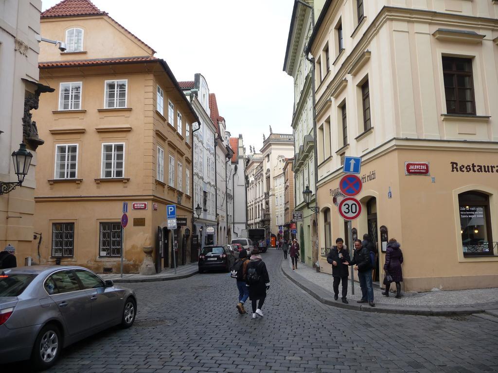 Ferienwohnung U Zeleneho Jalovce Prag Exterior foto